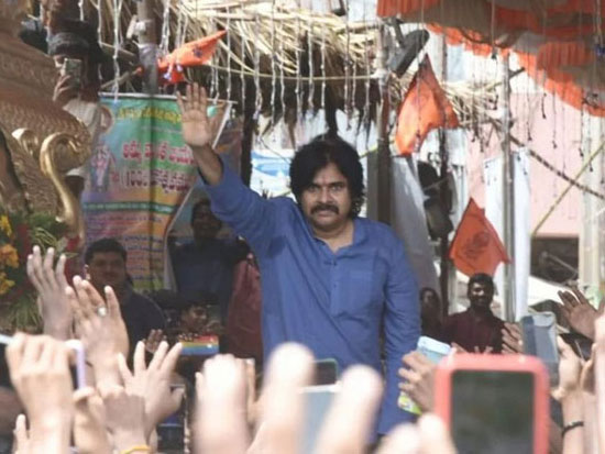 Pawan Kalyan Visits Sri Kanyaka Parameswari Temple In Guntur